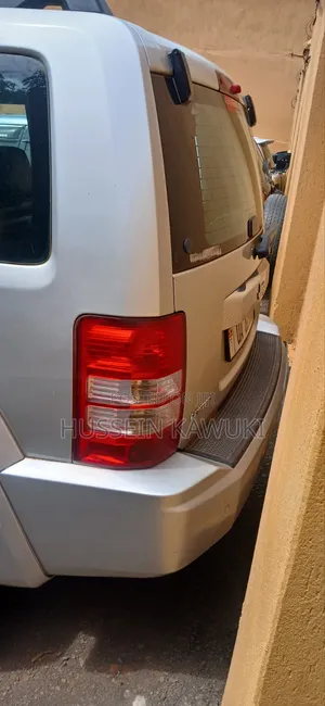 Jeep Cherokee 2000 Silver