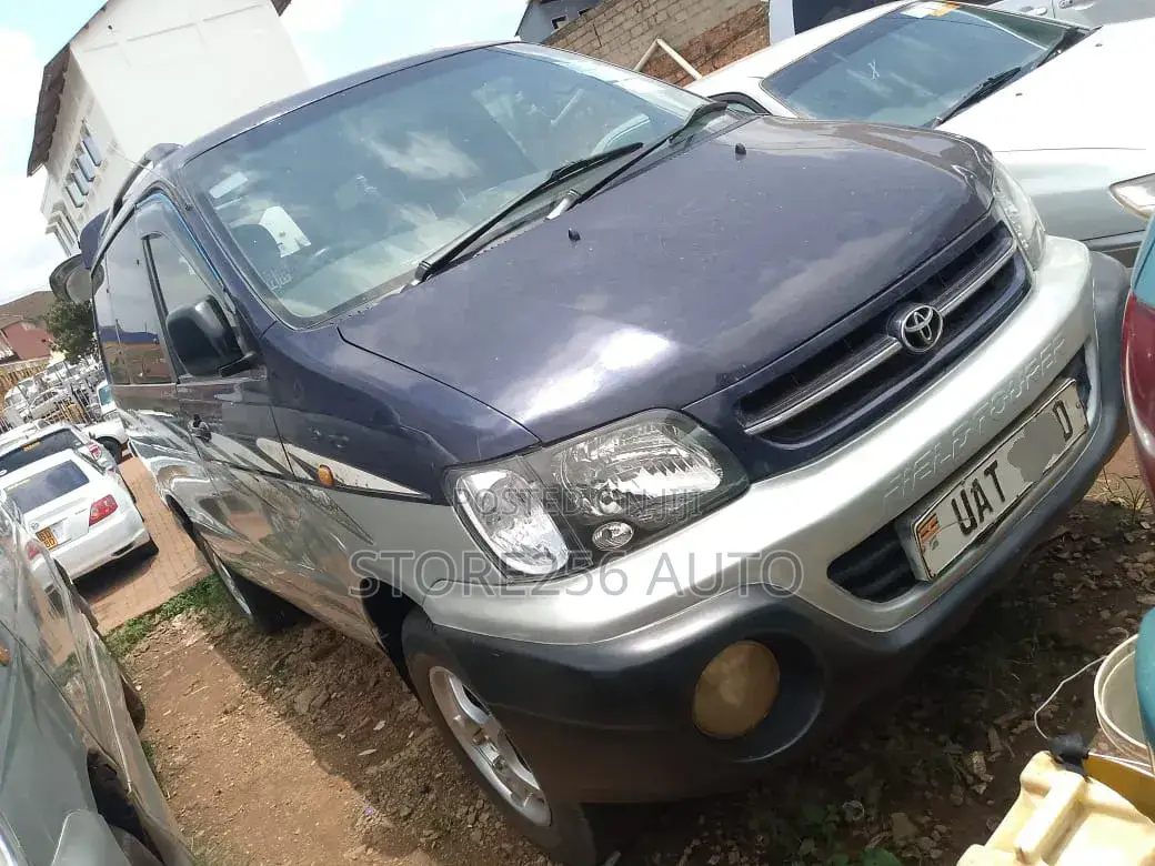 Toyota LiteAce Noah 2000 Silver