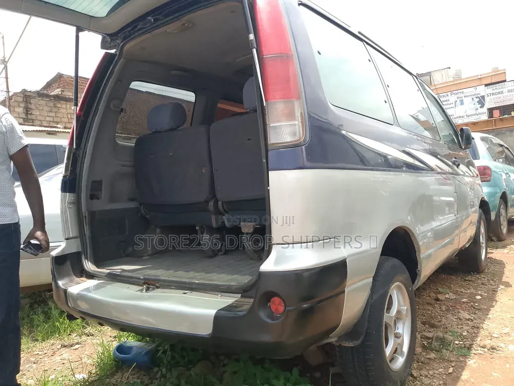 Toyota LiteAce Noah 2000 Silver