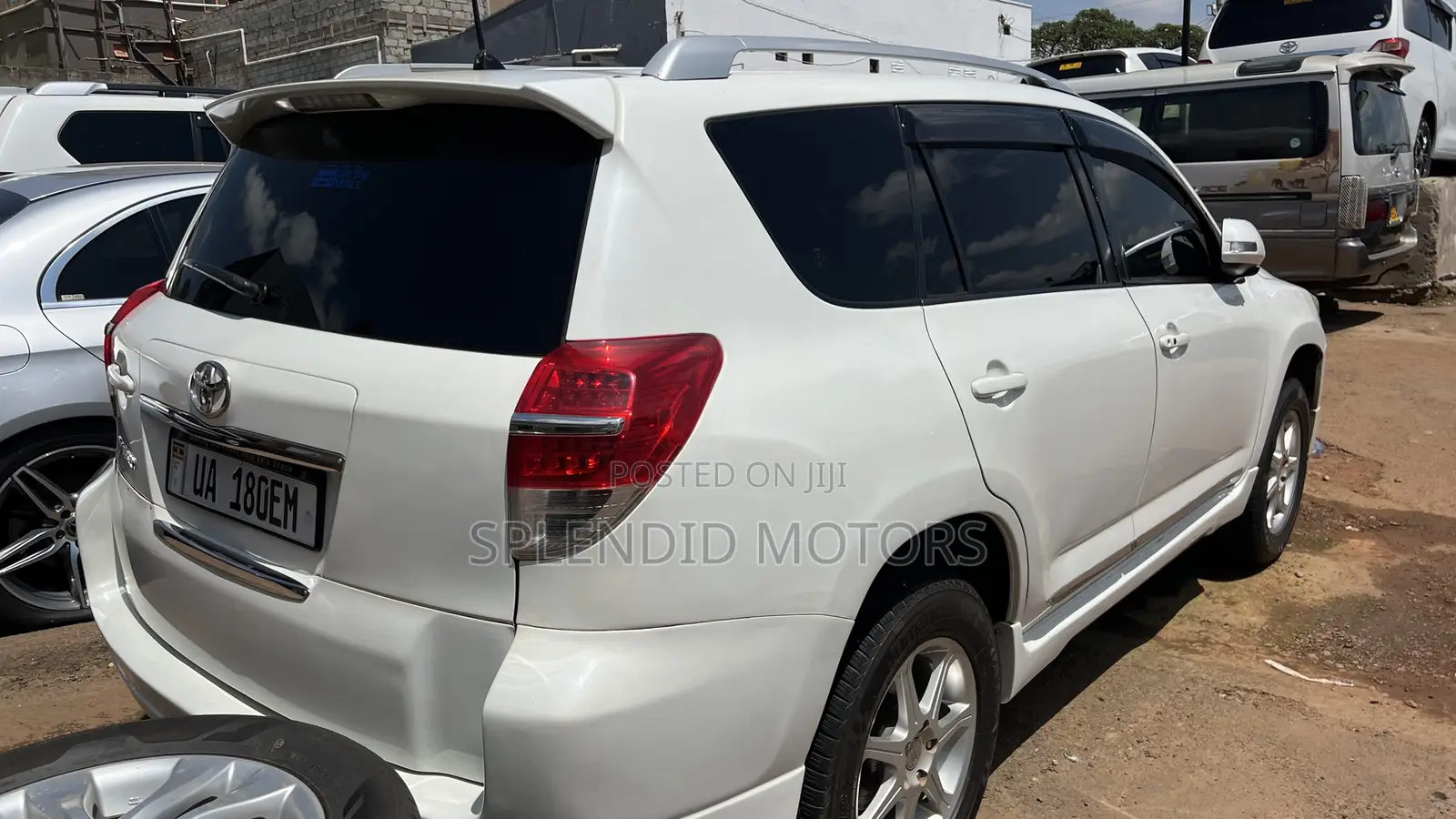 Toyota Vanguard 2010 White