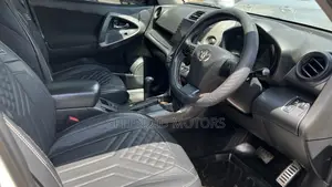 Toyota Vanguard 2010 White