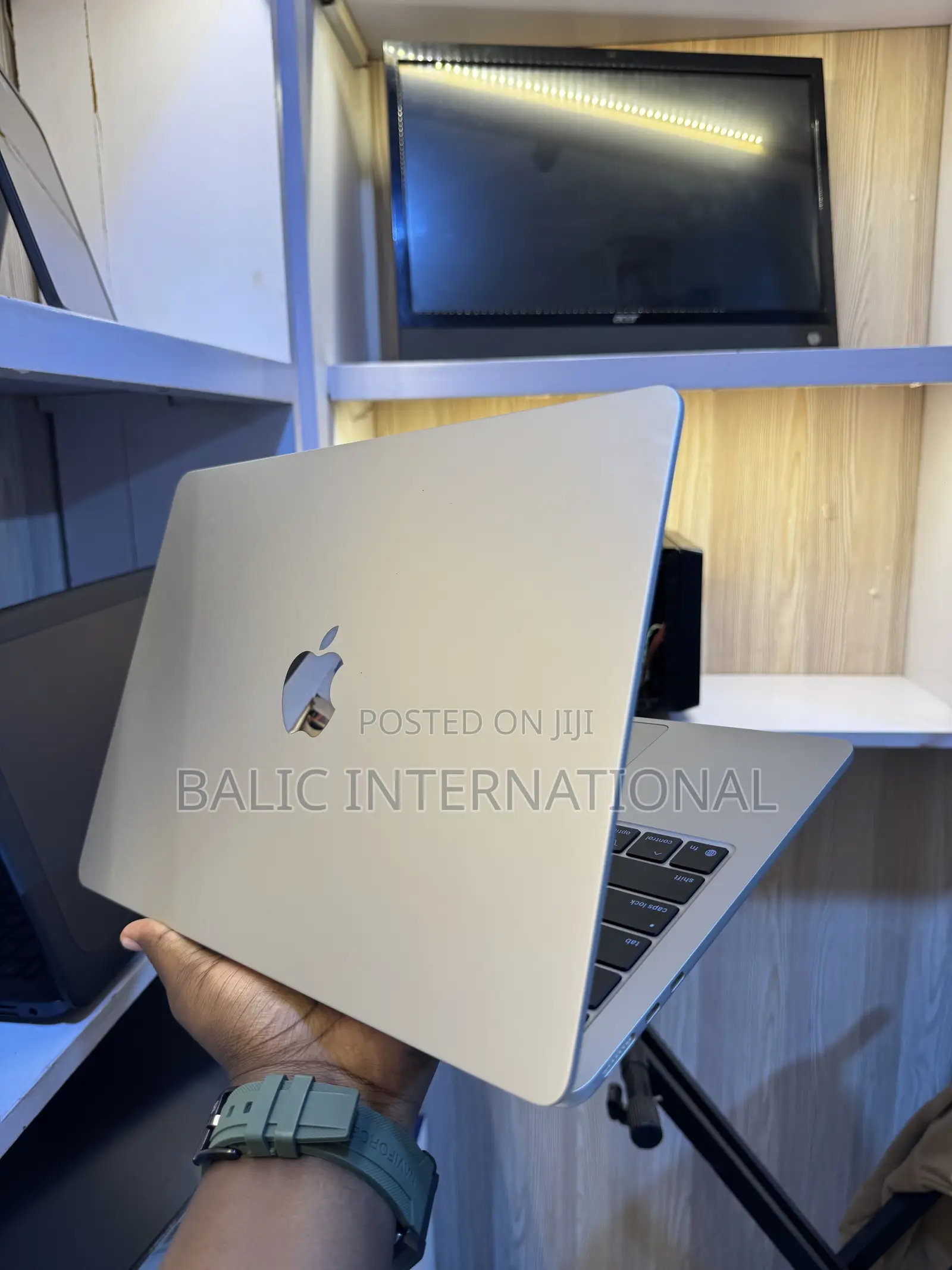 New Laptop Apple MacBook Air 2025 M4 16GB Apple M4 SSD 256GB