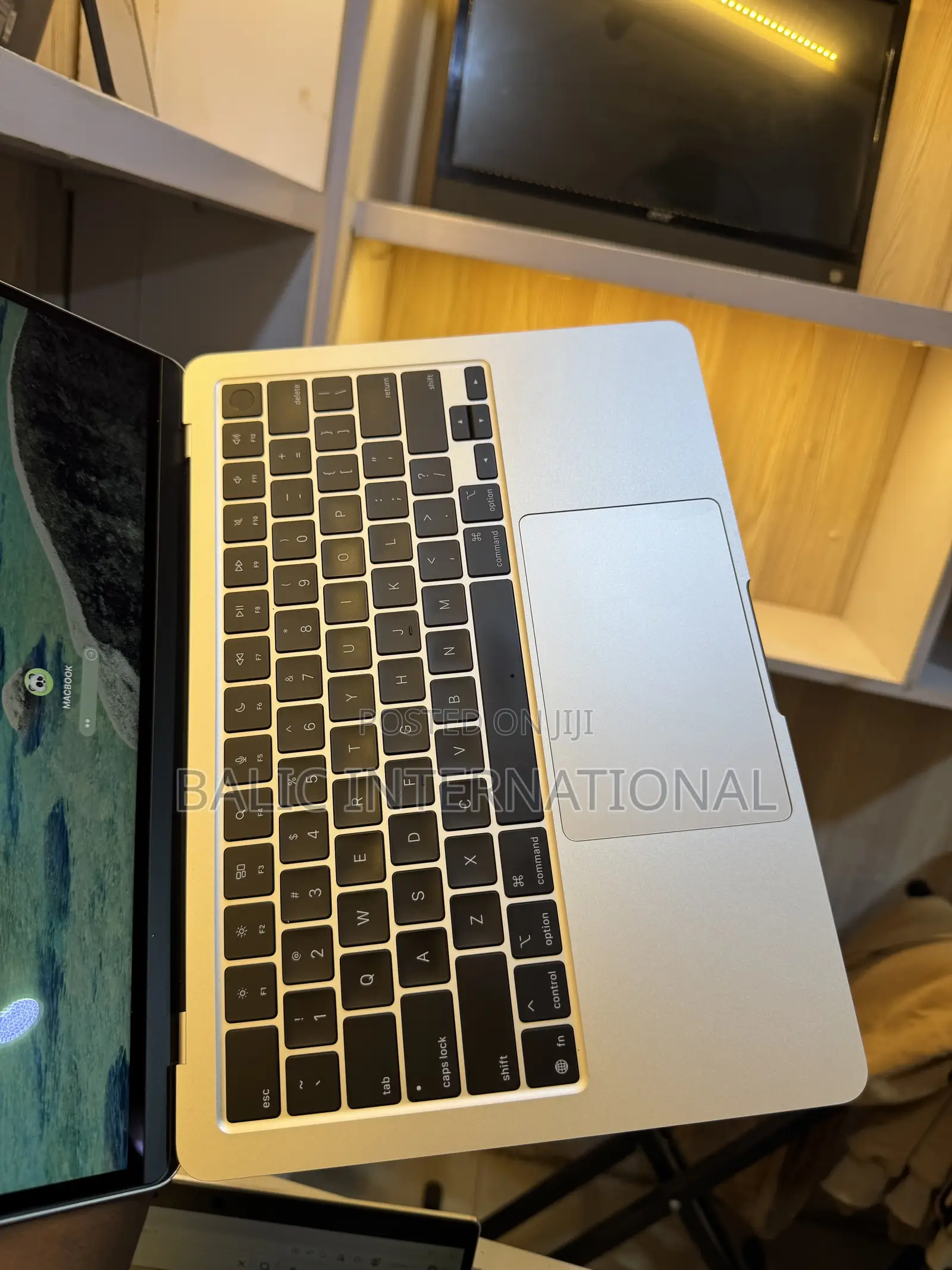 New Laptop Apple MacBook Air 2025 M4 16GB Apple M4 SSD 256GB