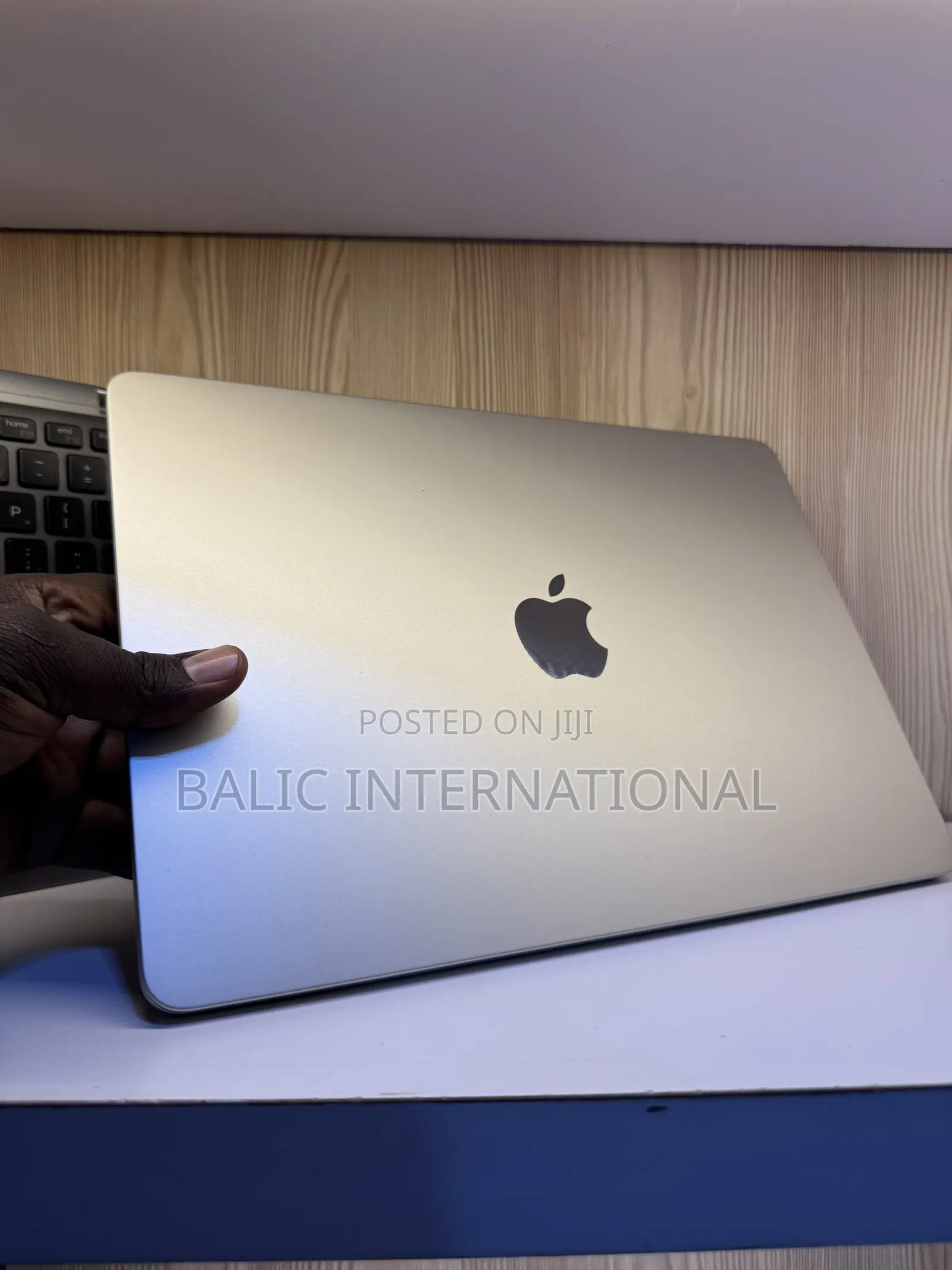 New Laptop Apple MacBook Air 2025 M4 16GB Apple M4 SSD 256GB