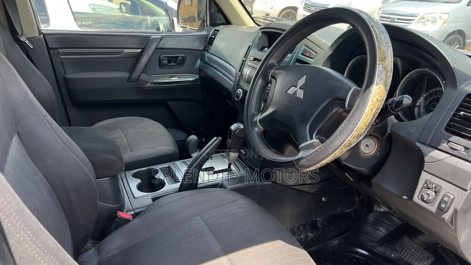 Mitsubishi Pajero 2014 Silver