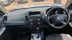 Mitsubishi Pajero 2014 Silver