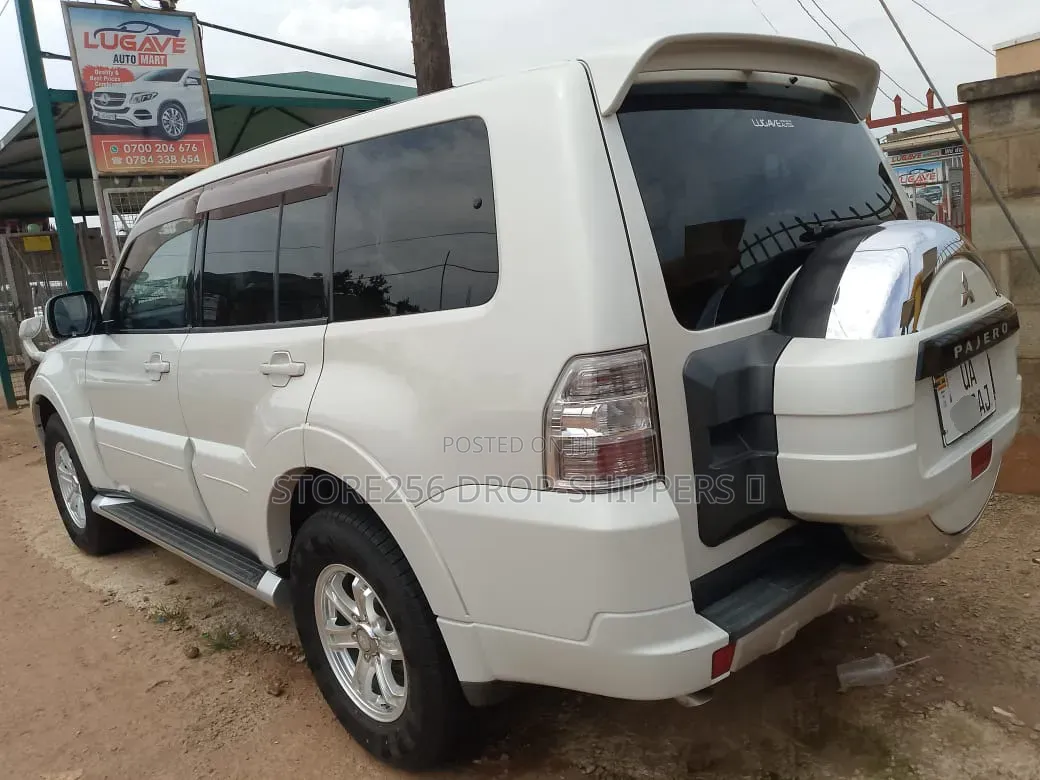 Mitsubishi Pajero 3.0 2010 White