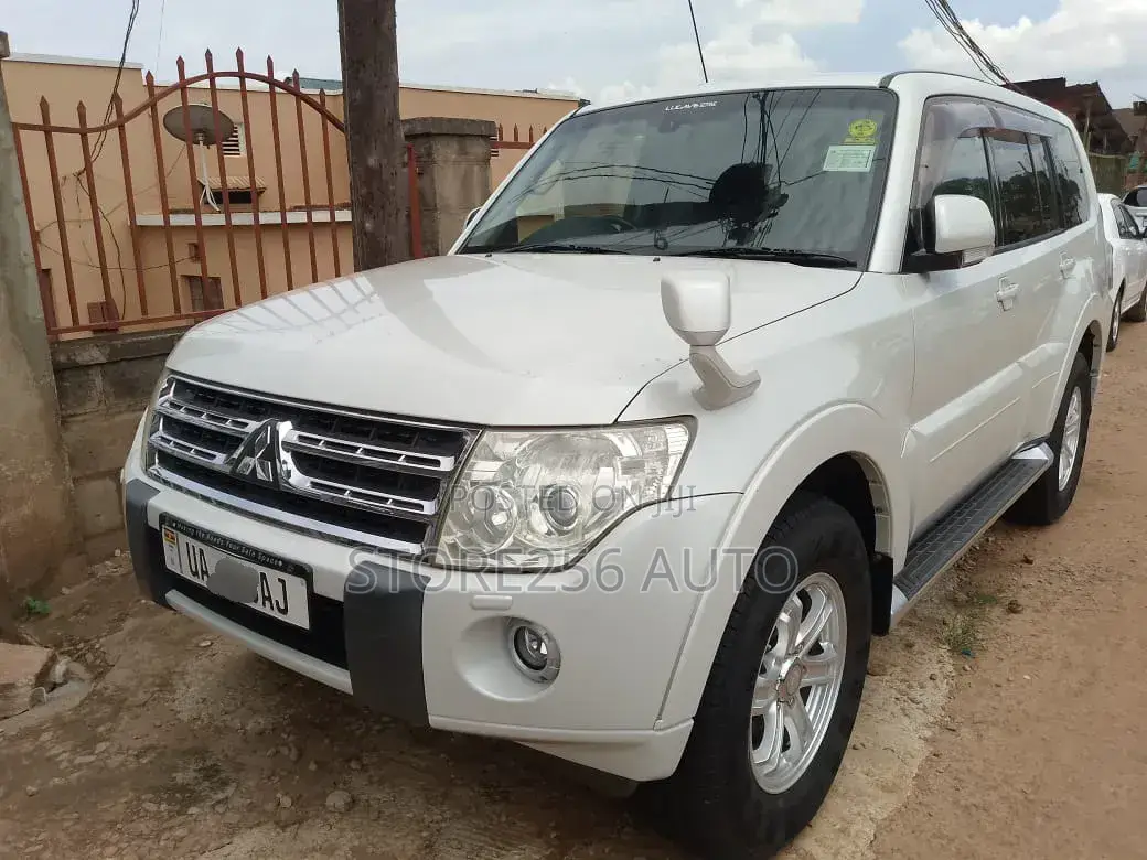 Mitsubishi Pajero 3.0 2010 White