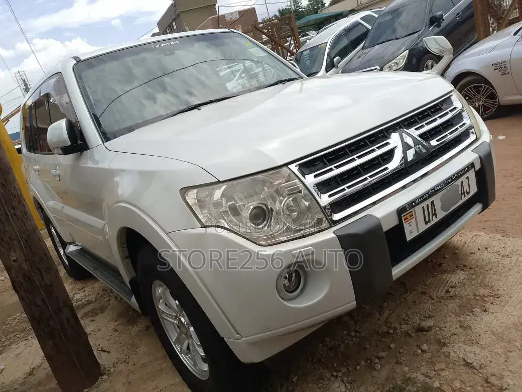 Mitsubishi Pajero 3.0 2010 White