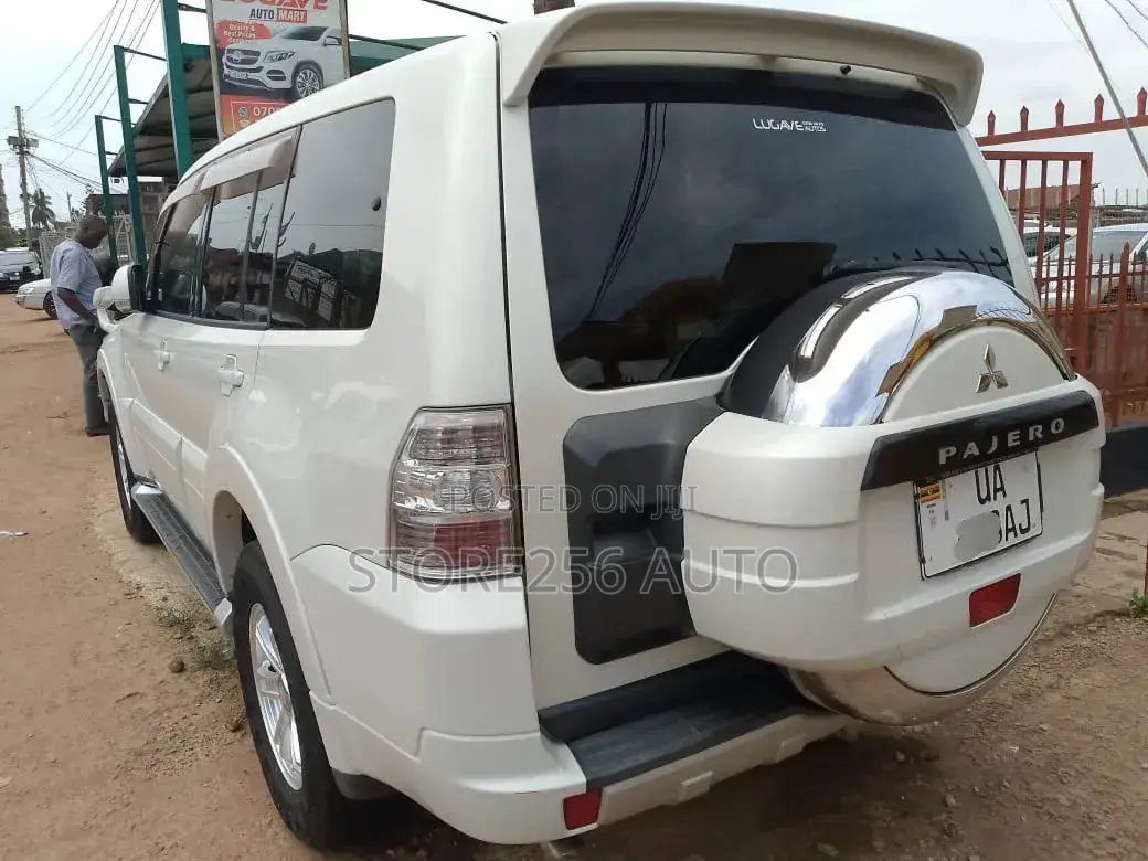 Mitsubishi Pajero 3.0 2010 White