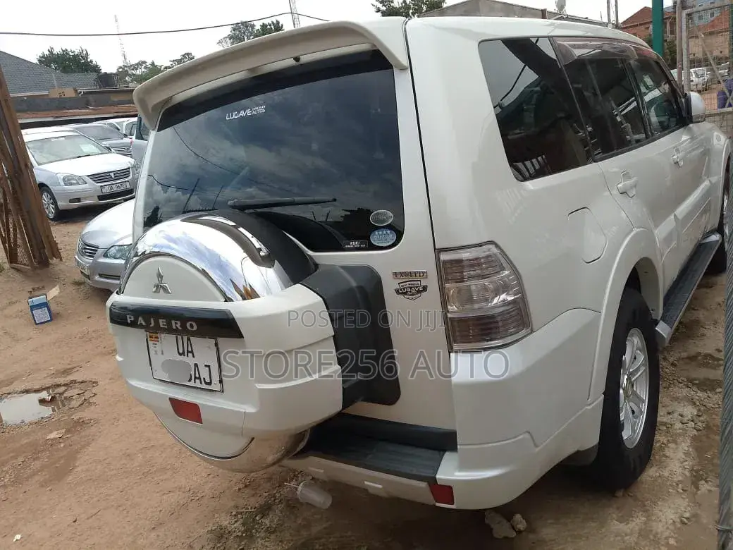 Mitsubishi Pajero 3.0 2010 White