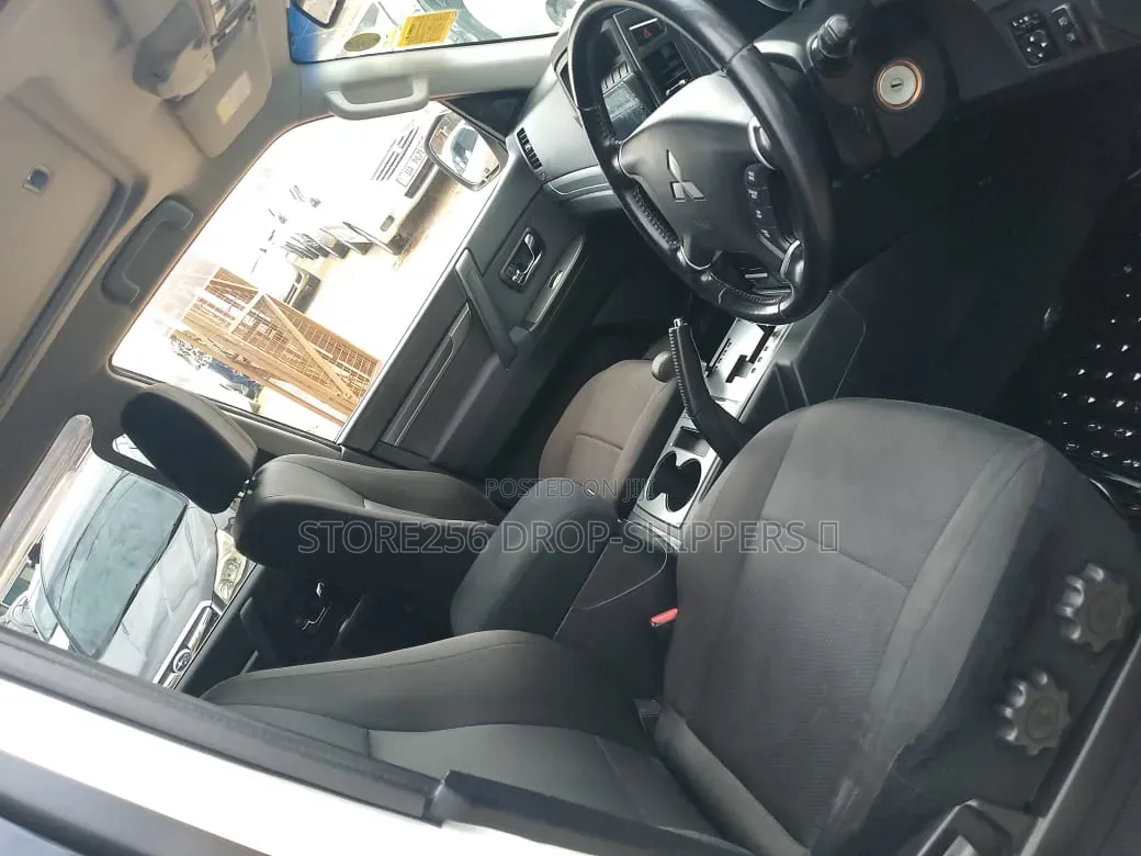 Mitsubishi Pajero 3.0 2010 White