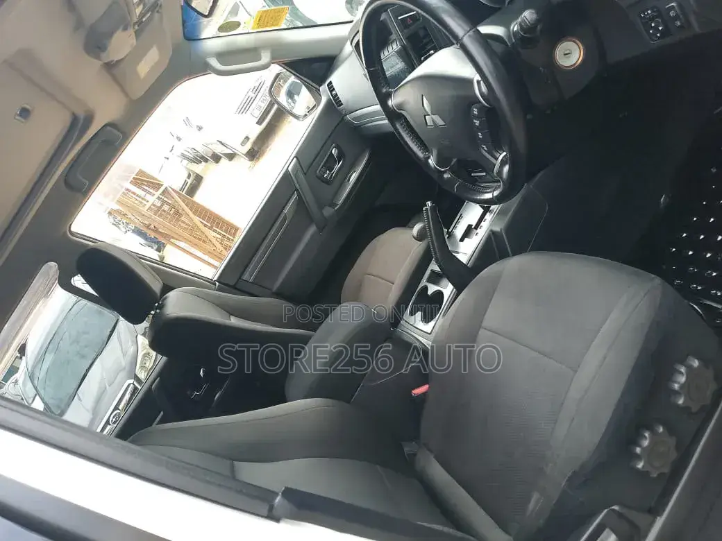 Mitsubishi Pajero 3.0 2010 White