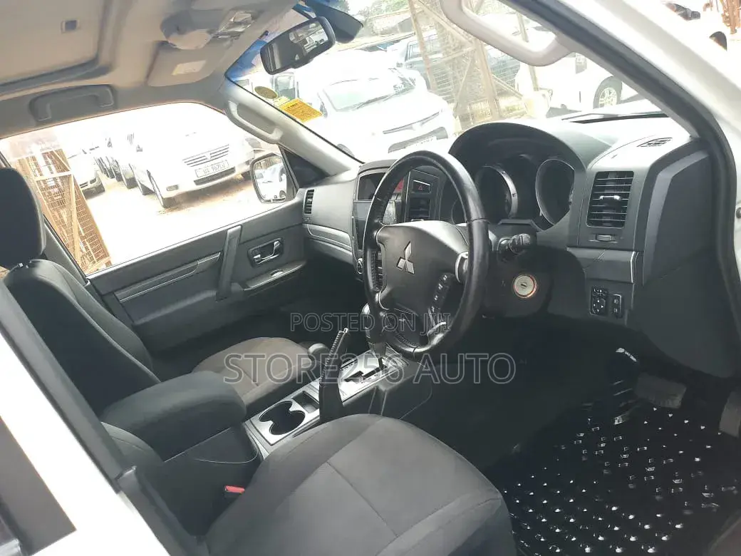 Mitsubishi Pajero 3.0 2010 White