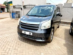 Toyota Noah 2010 Gray