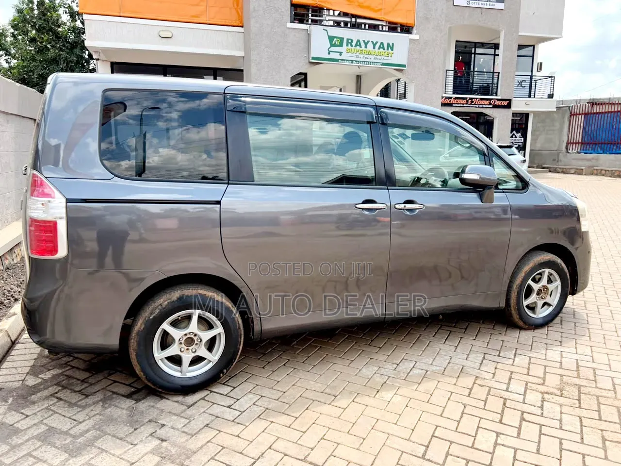 Toyota Noah 2010 Gray