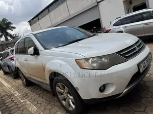Mitsubishi Outlander SE 2012