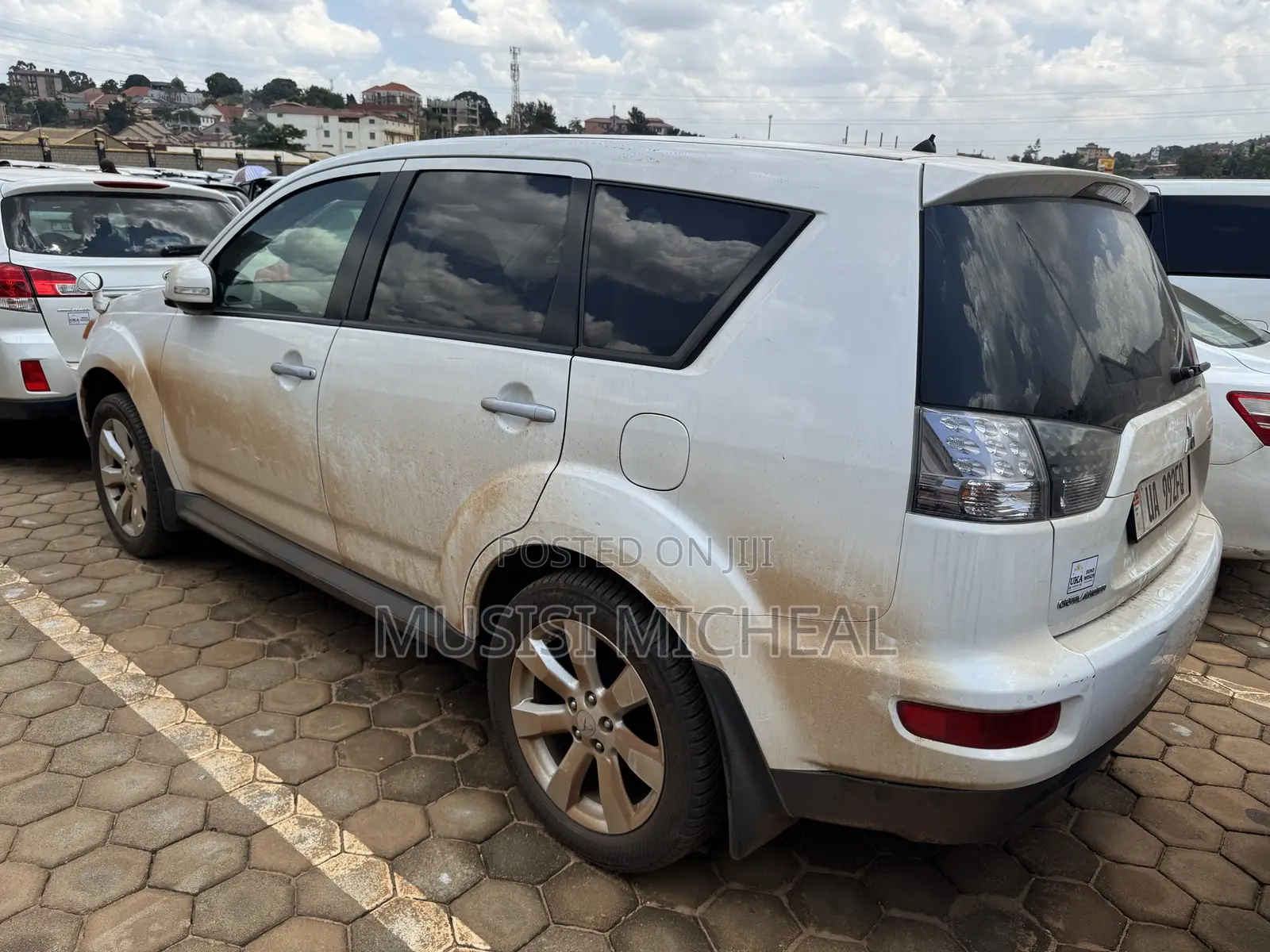 Mitsubishi Outlander SE 2012