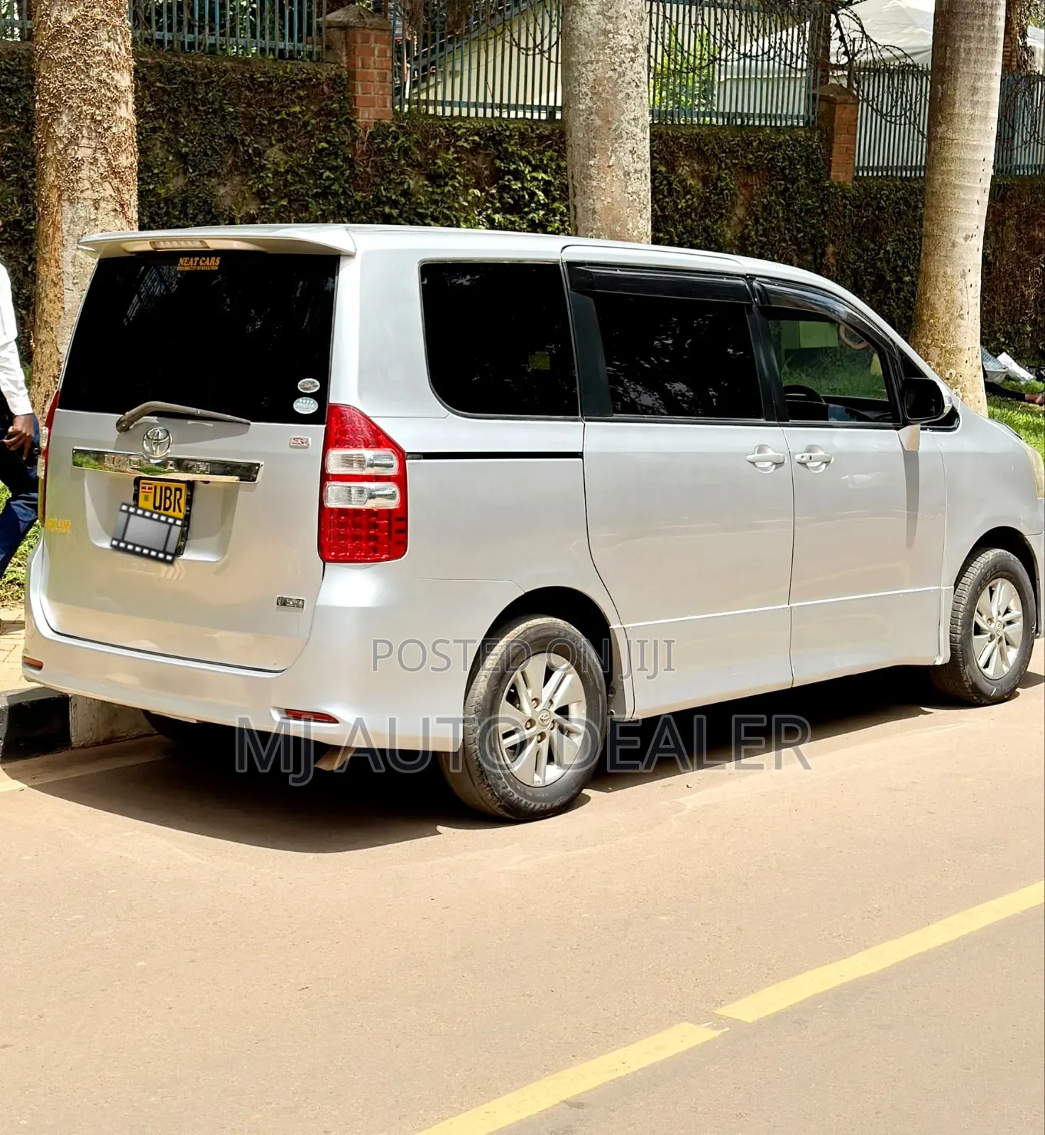 Toyota Noah 2012 Silver