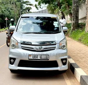 Toyota Noah 2012 Silver