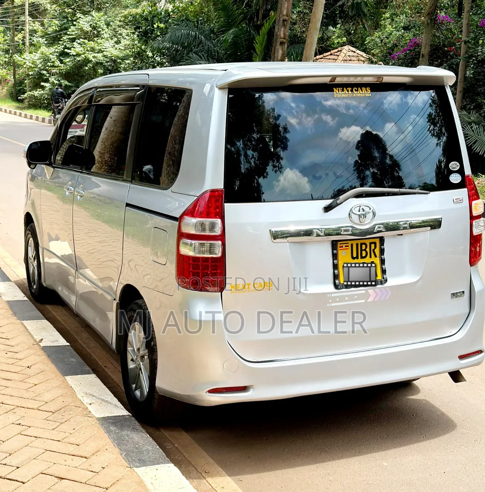 Toyota Noah 2012 Silver