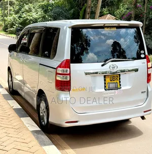 Toyota Noah 2012 Silver