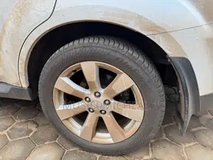 Mitsubishi Outlander SE 2012