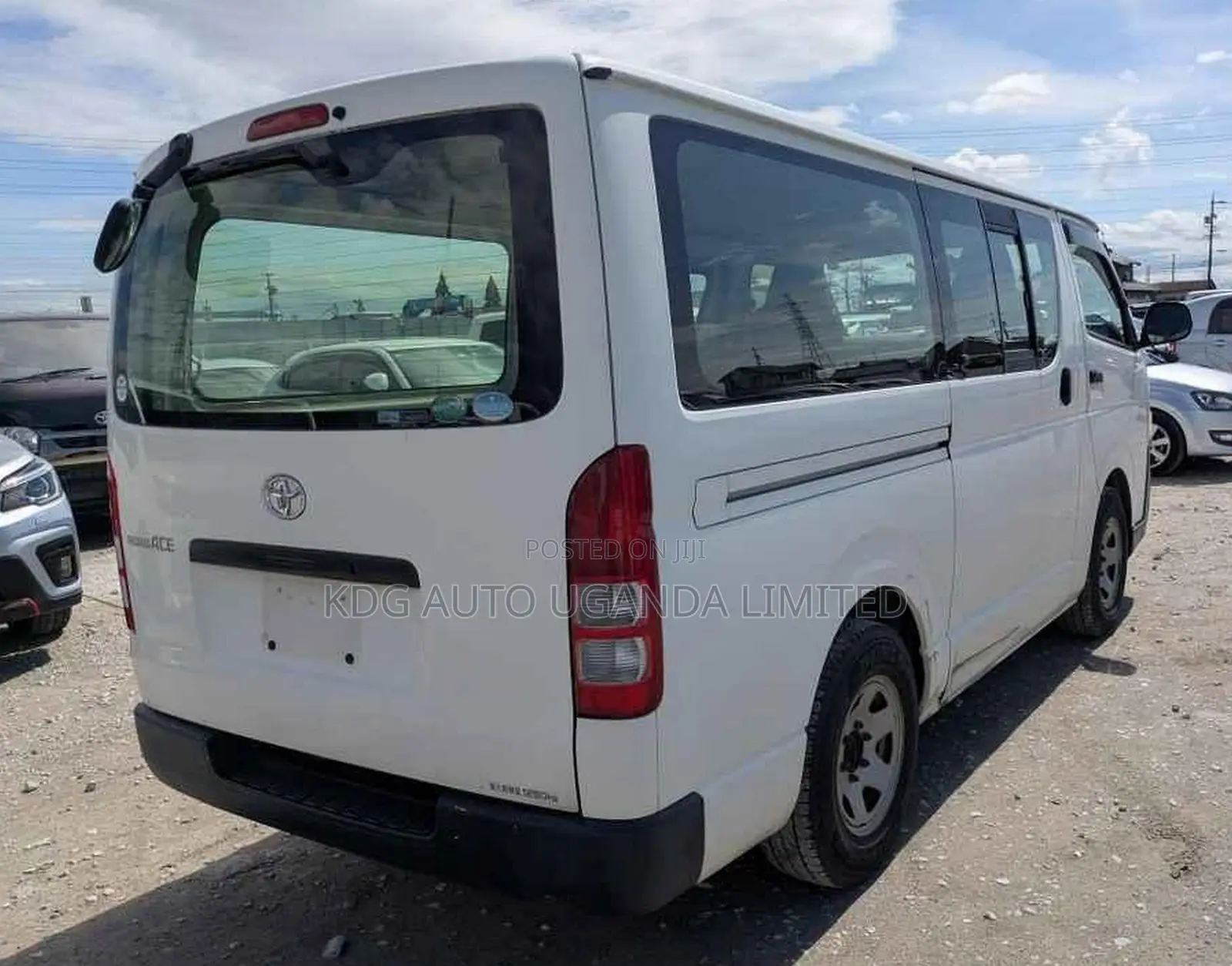 Toyota HiAce 2013 White