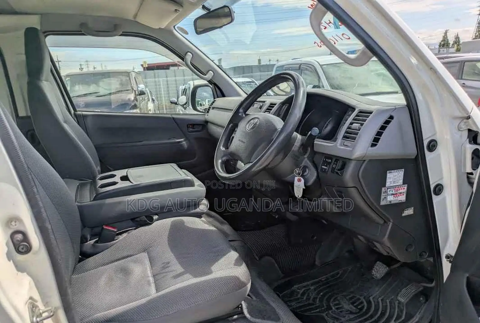 Toyota HiAce 2013 White
