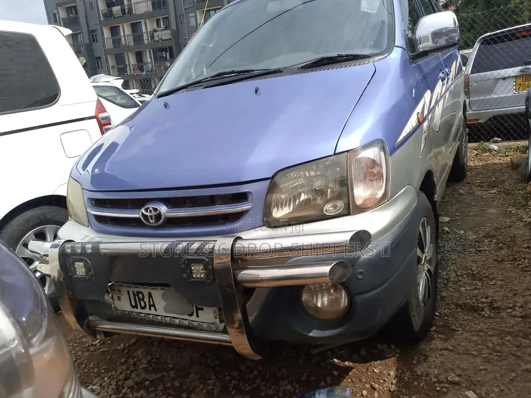 Toyota TownAce Noah 2000 Blue