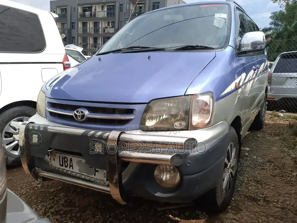 Toyota TownAce Noah 2000 Blue