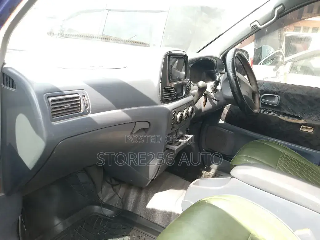 Toyota TownAce Noah 2000 Blue