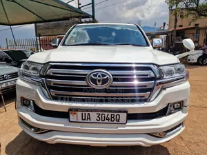 Toyota Land Cruiser 2010 White