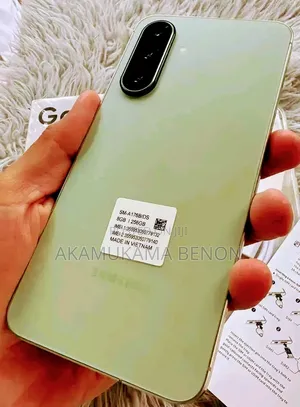 New Samsung Galaxy A17 5G 256 GB Green