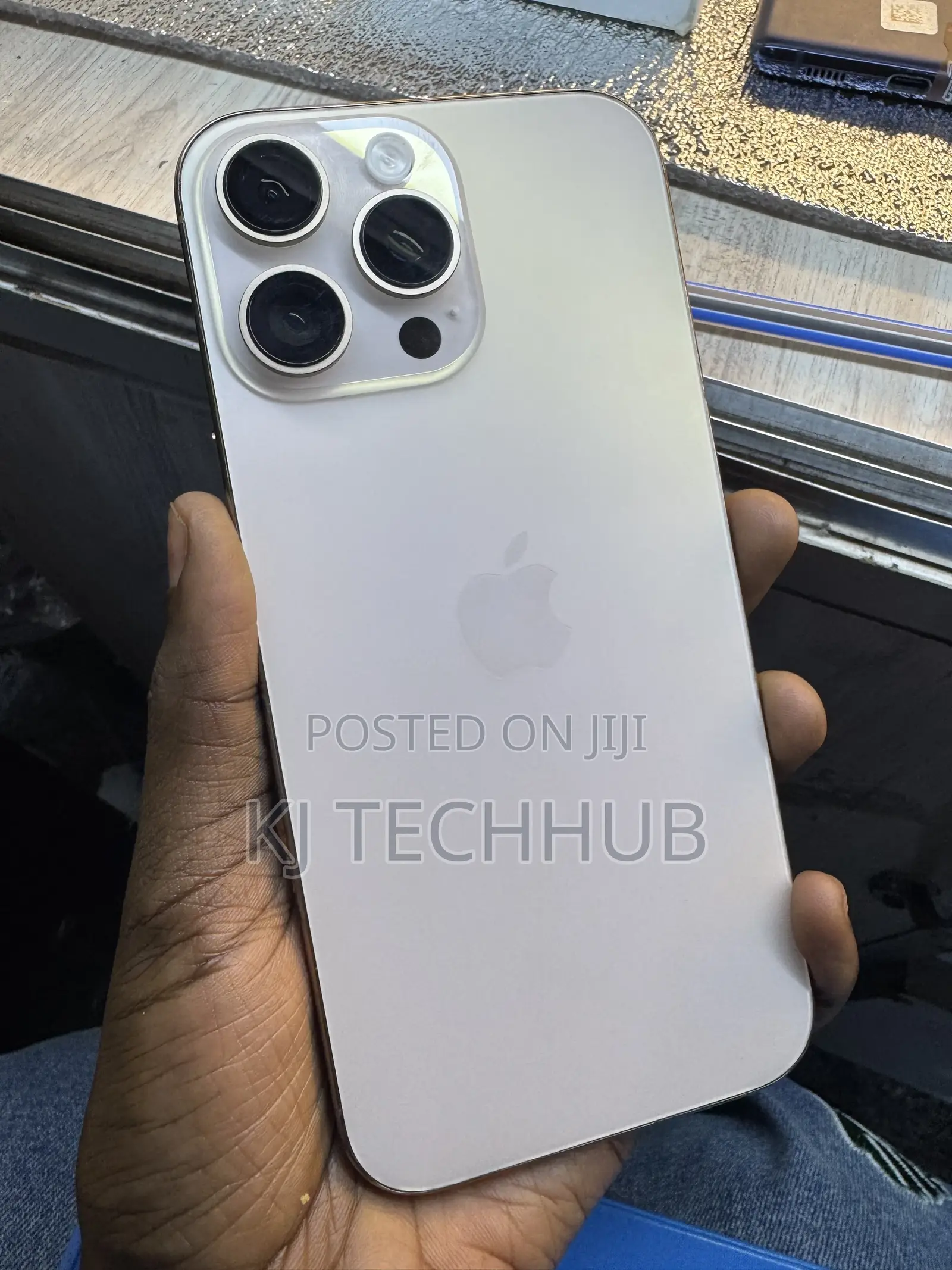 Apple iPhone 16 Pro Max 256 GB Gold