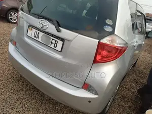 Toyota Ractis 2011 Silver