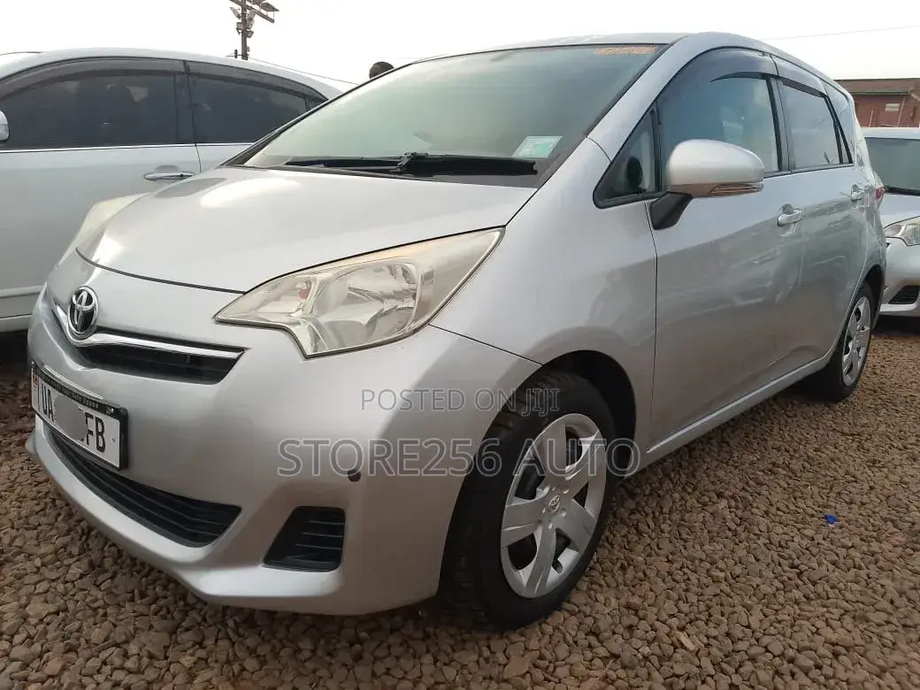 Toyota Ractis 2011 Silver