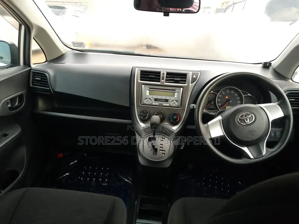 Toyota Ractis 2011 Silver