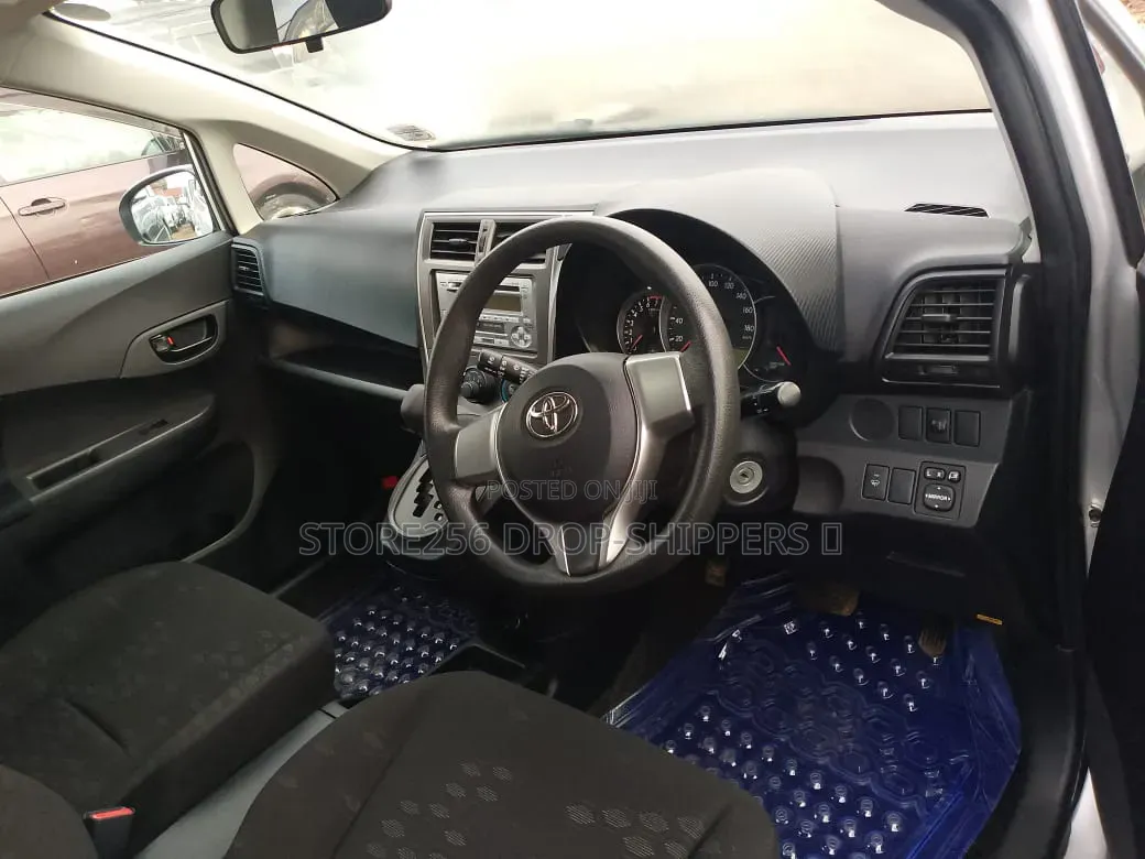 Toyota Ractis 2011 Silver