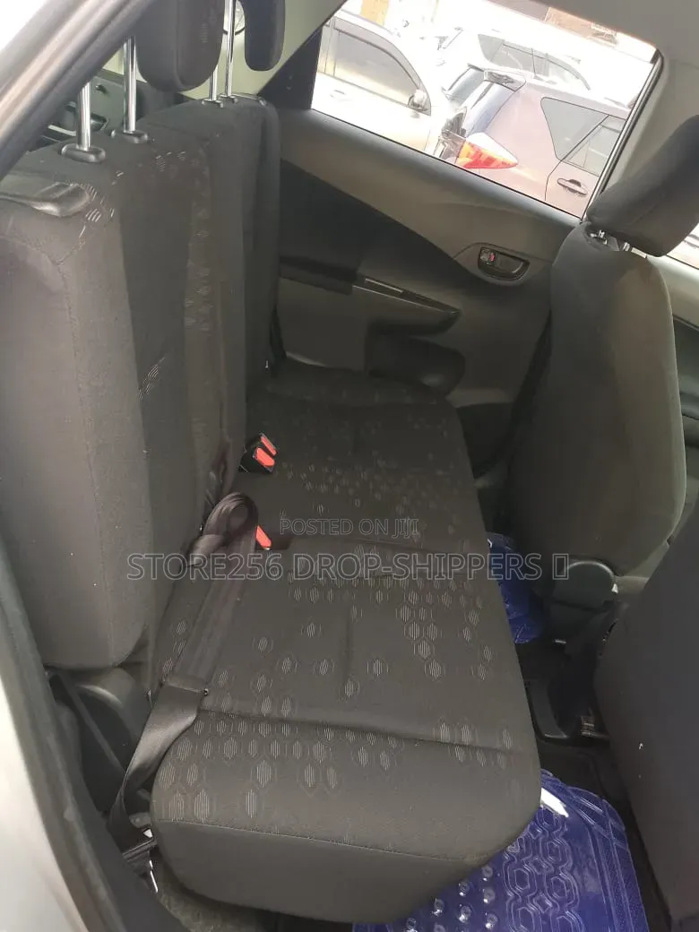 Toyota Ractis 2011 Silver