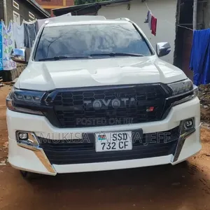 Toyota Land Cruiser 4.0 V6 GX-R 2010 White