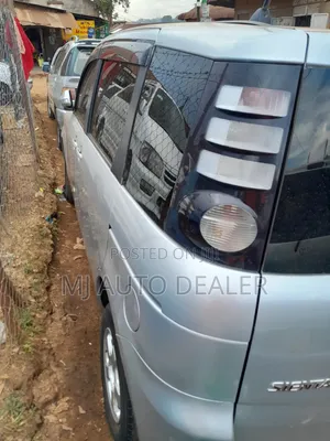Toyota Sienta 1.5 FWD 2008 Silver
