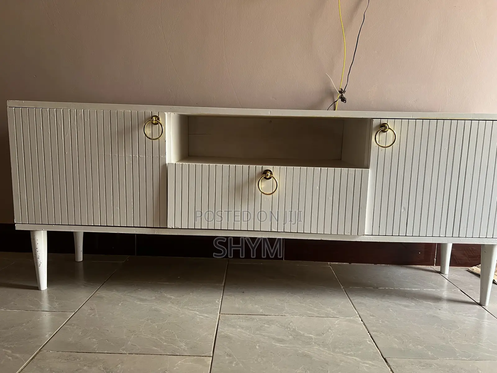 Modern White TV Stand - 2 Doors + Drawer - Gold Handles