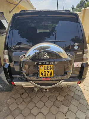 Mitsubishi Pajero 3.0 2011 Black