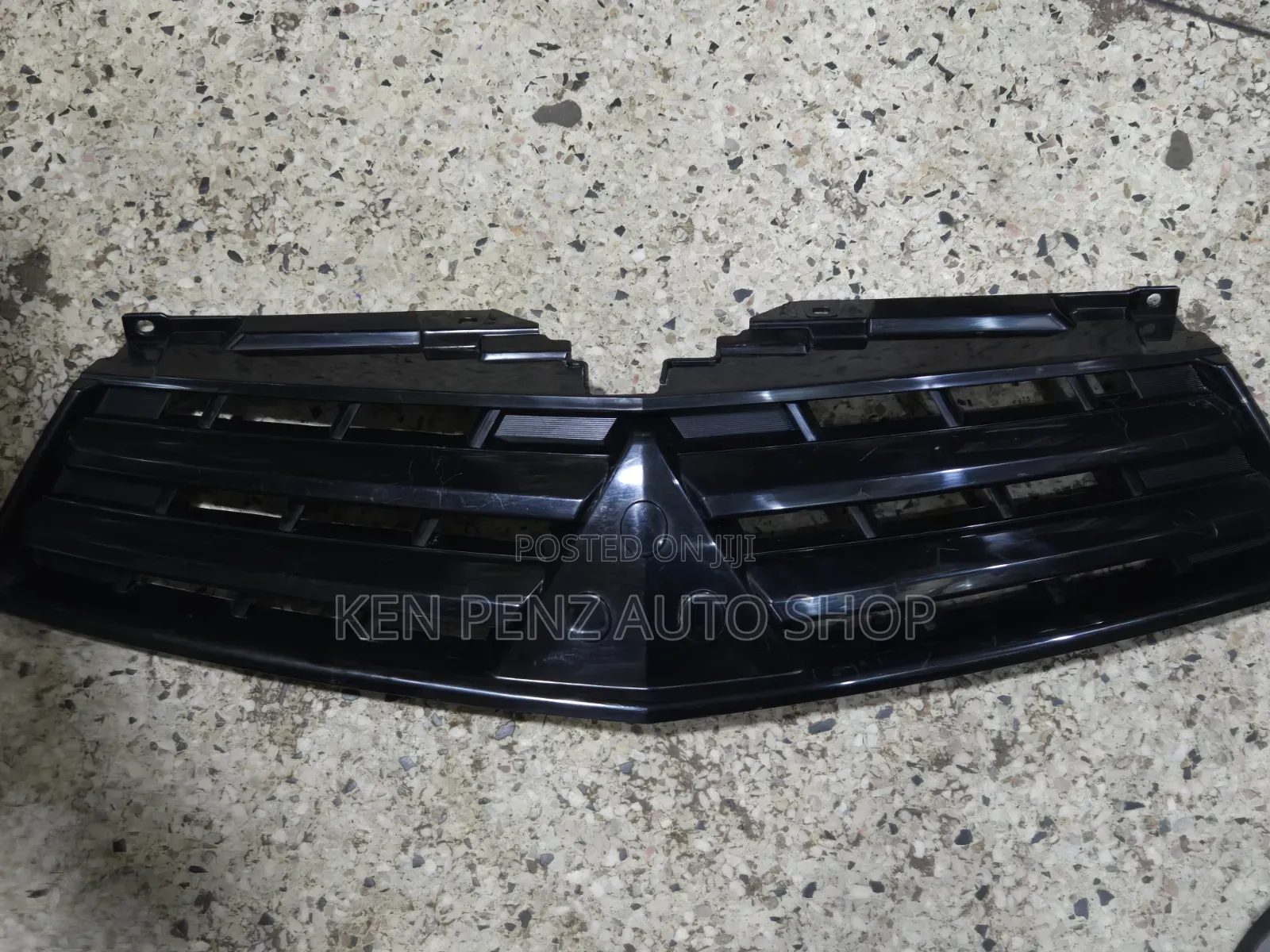 Mitsubishi L200 Grill 2006 - 2007