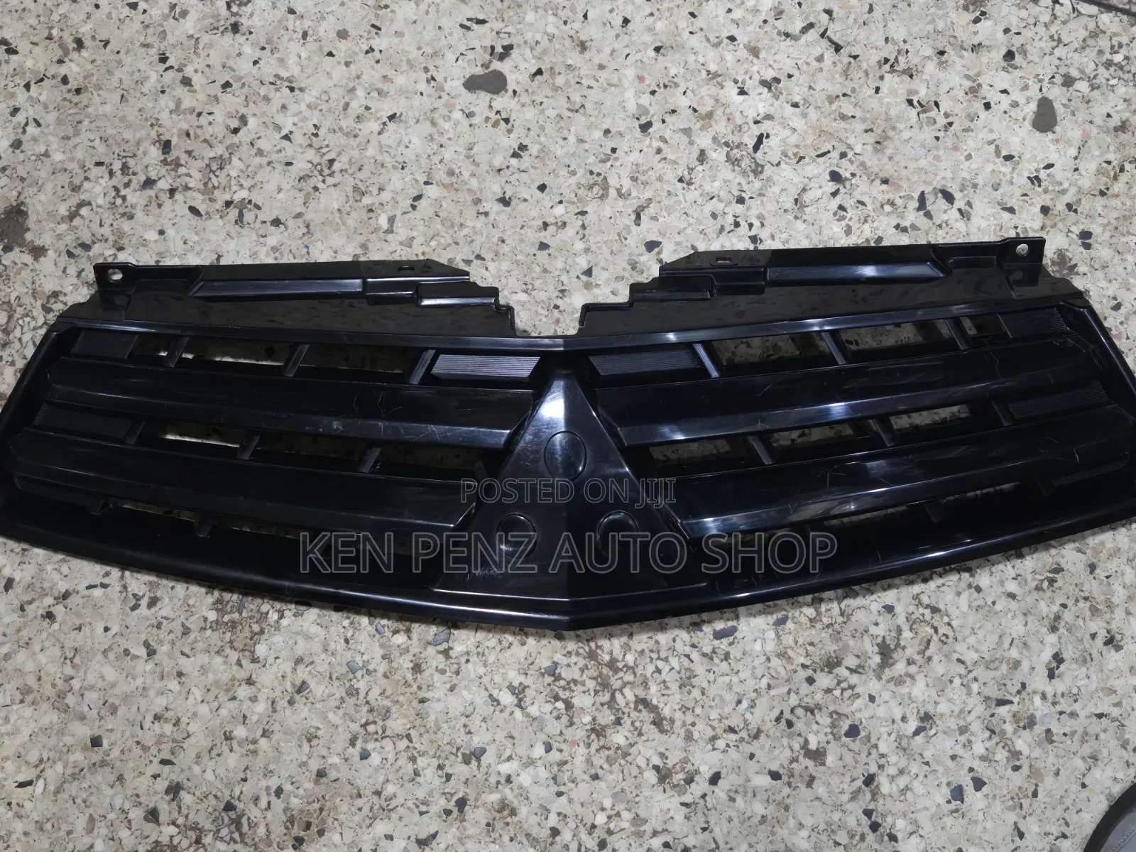 Mitsubishi L200 Grill 2006 - 2007