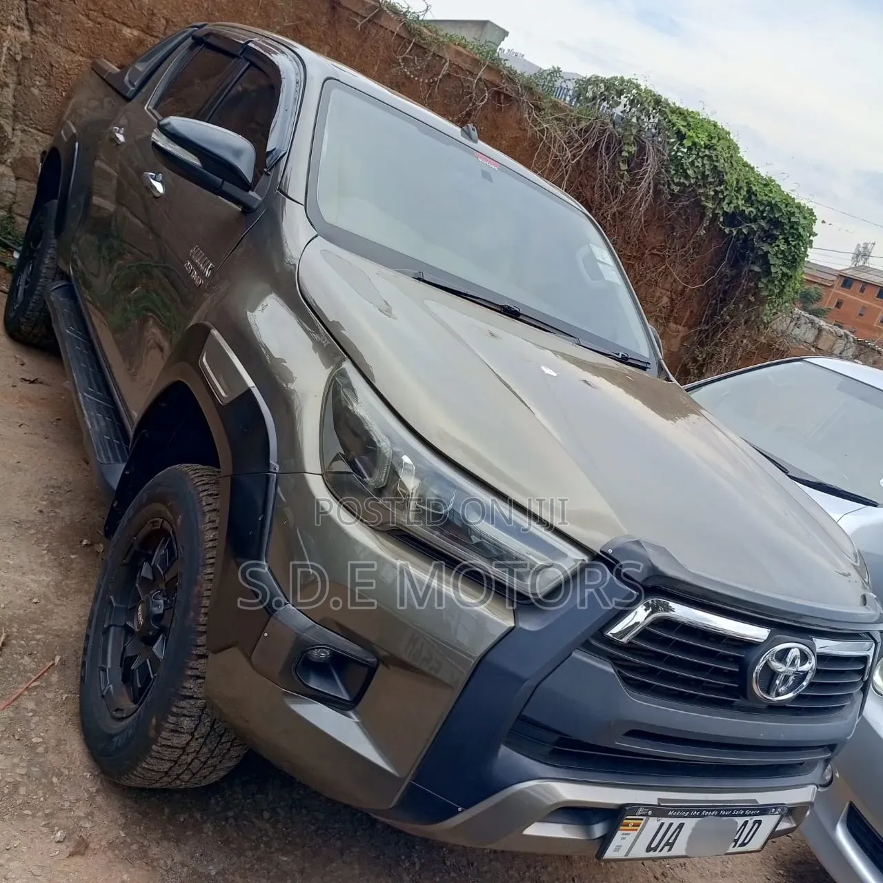 Toyota Hilux Revo Double Cab Deisel 2.4 AWD 2017 Ivory
