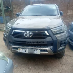 Toyota Hilux Revo Double Cab Deisel 2.4 AWD 2017 Ivory