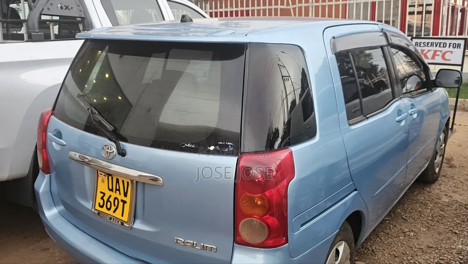 Toyota Raum 2006