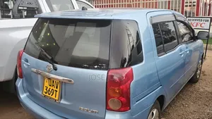 Toyota Raum 2006